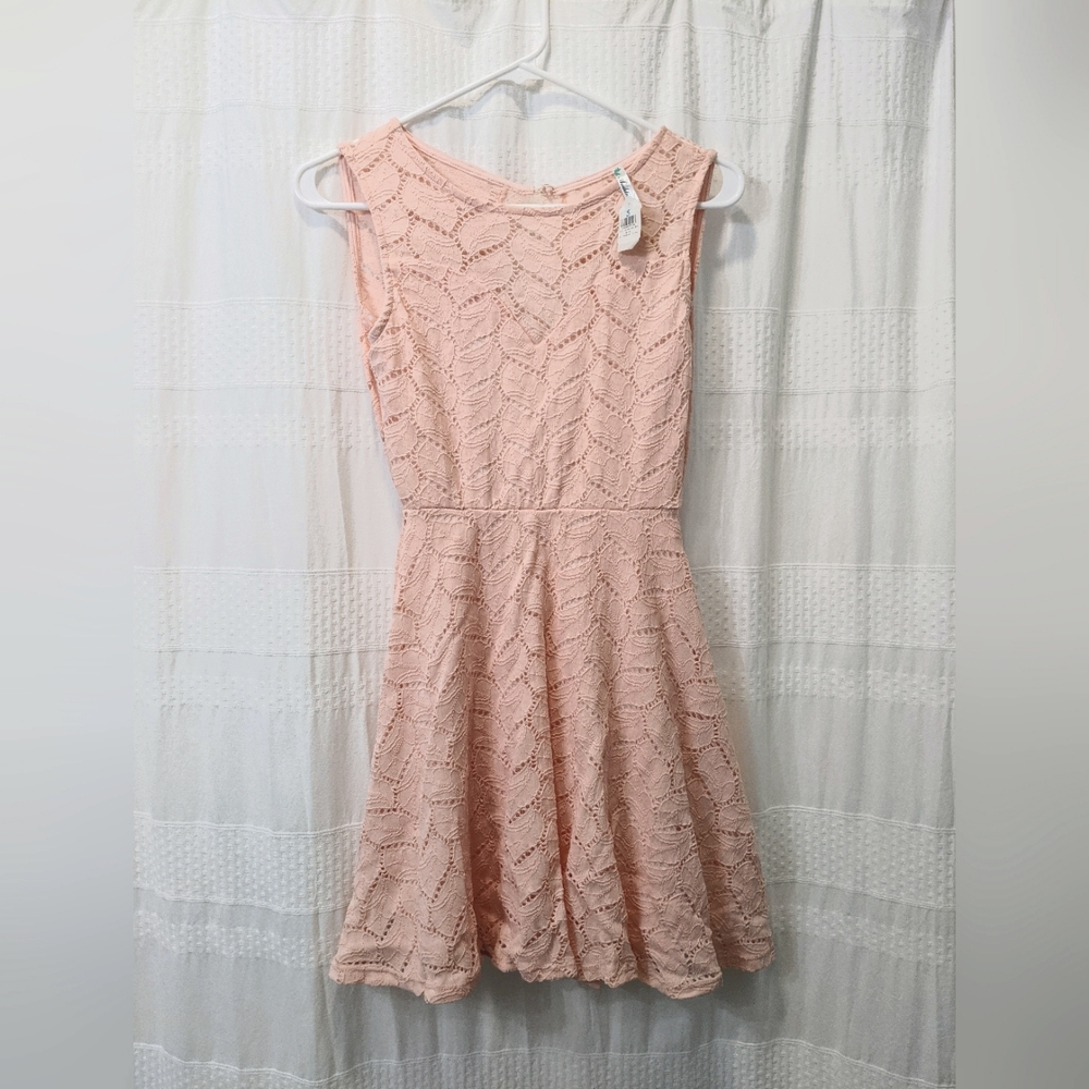 Auditions lace sleeveless dress small
